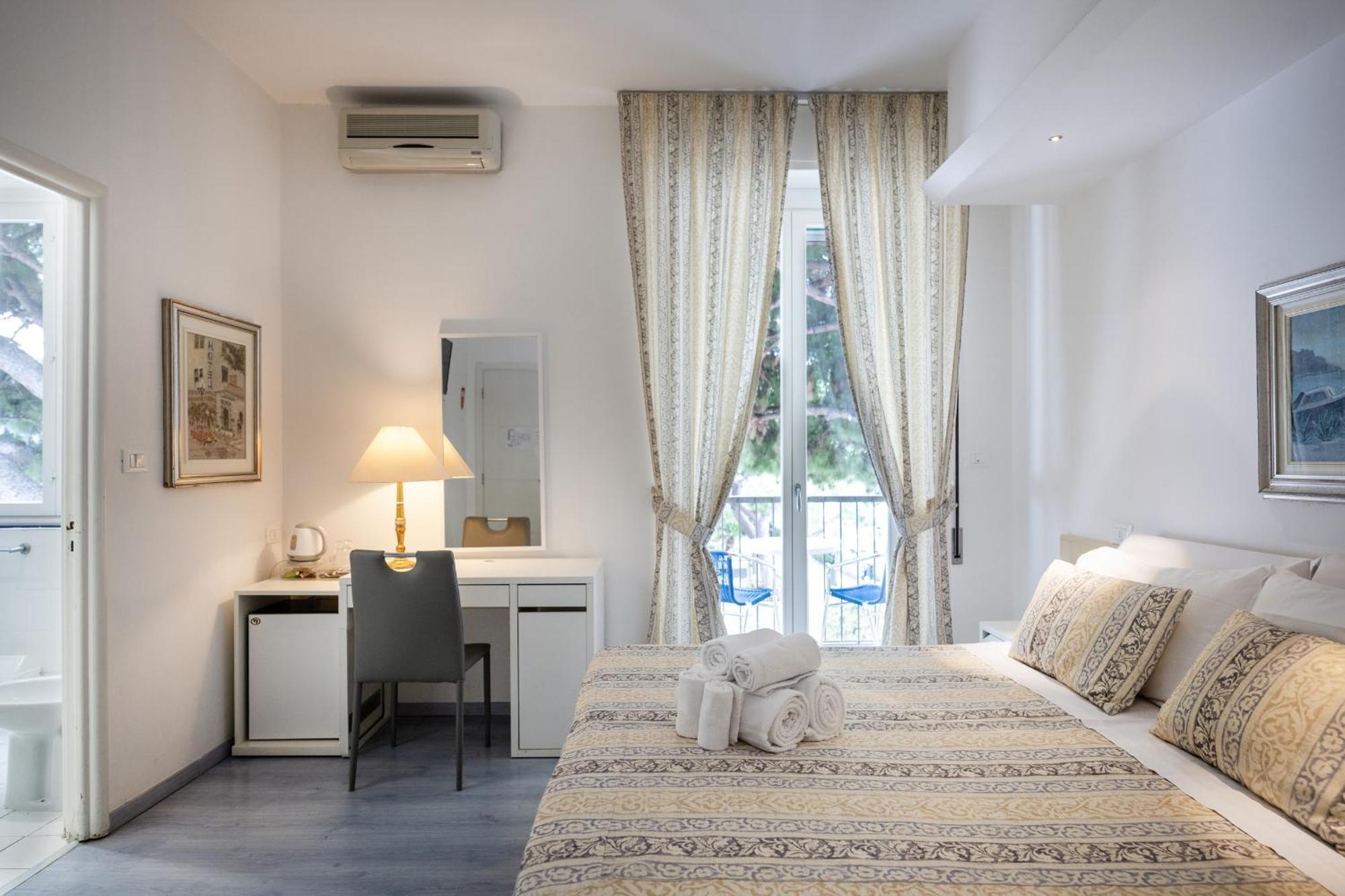 Hotel Ligure Spotorno Exterior photo