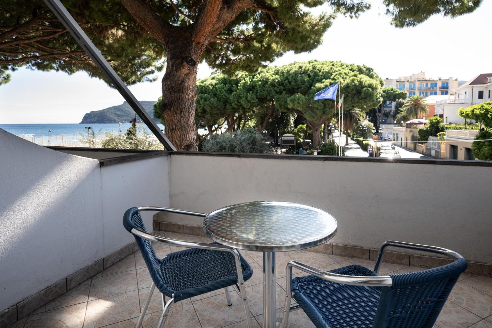 Hotel Ligure Spotorno Exterior photo