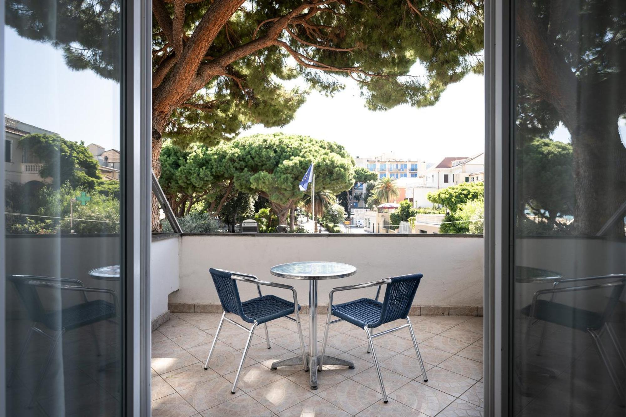 Hotel Ligure Spotorno Exterior photo